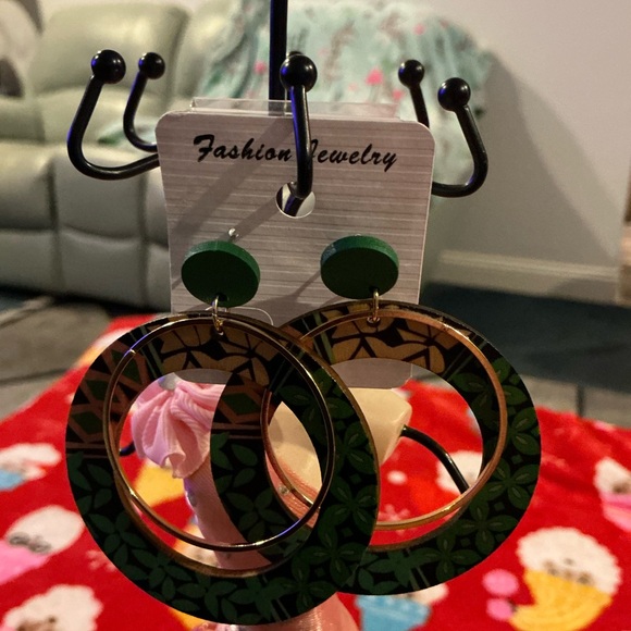 Earrings - Picture 4 of 8